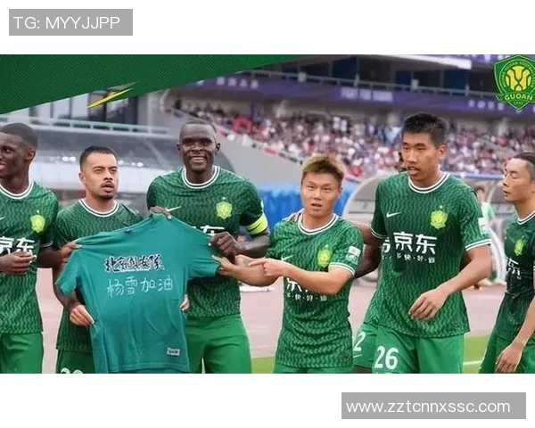 杨雪与足球明星的奇妙邂逅揭示了梦想与努力的真谛